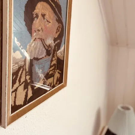 Charming Rooftop In Uhre דירה *