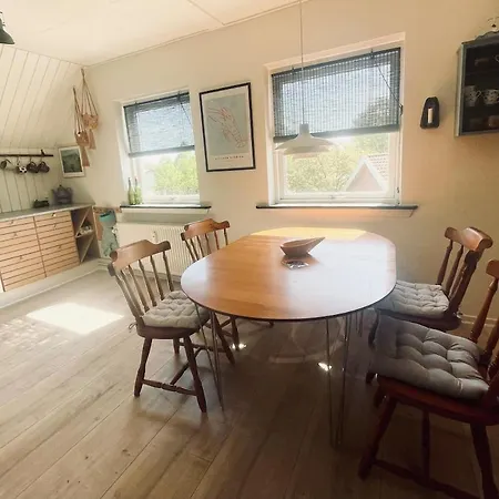 דירה Charming Rooftop In Uhre