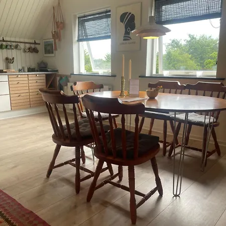 Apartment Charming Rooftop In Uhre